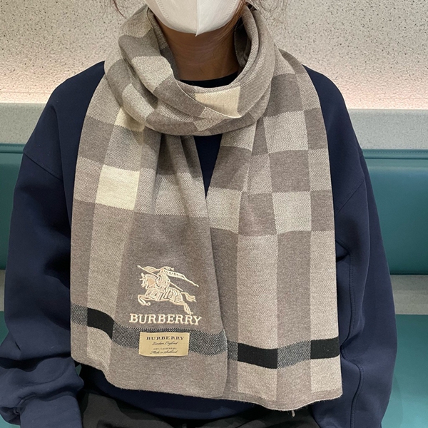 ブランドマフラー正面デザイン